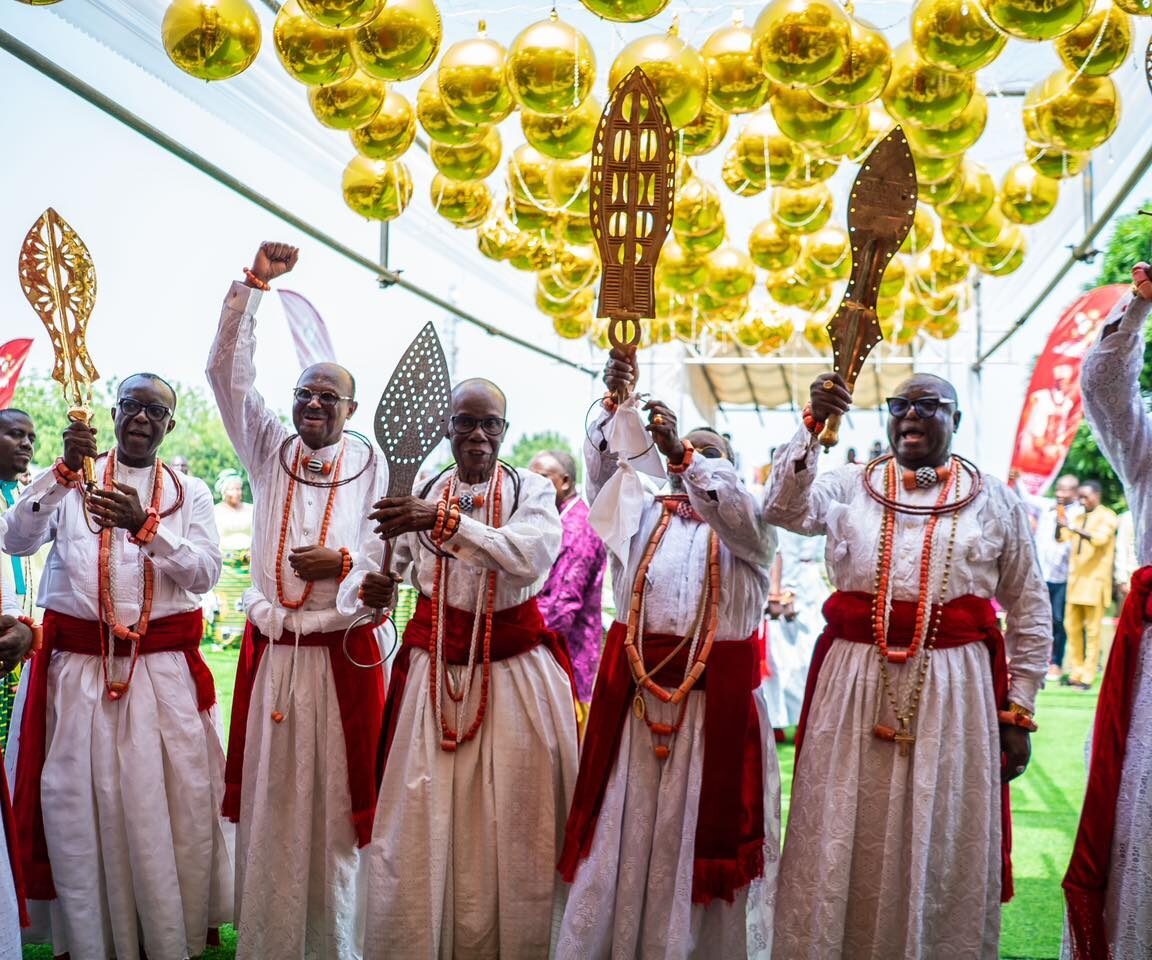 Warri Kingdom Palace Chiefs saluting Ogiame Atuwatse III Warri Kingdom Palace Chiefs saluting Ogiame Atuwatse III at the 8th edition of Ghigho Aghofen