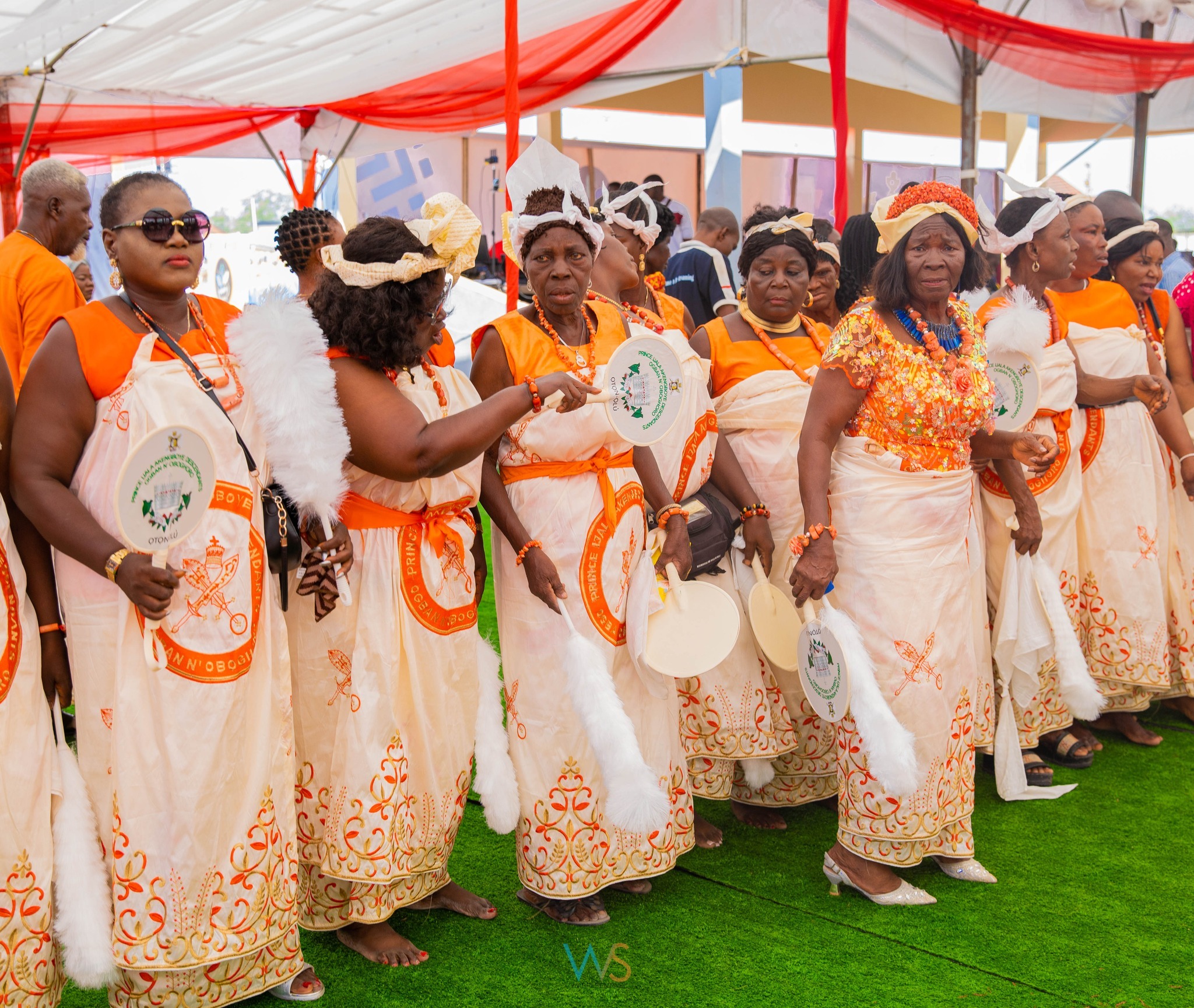 13th edition of Ghigho Aghofen as Ogheye Eghoroke hands over to Ugboegungun Community539204_122134425134462726_4554174138498666739_n